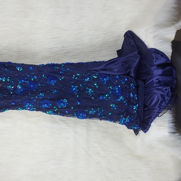 Primavera Sequence Gown - Picture 2 of 10